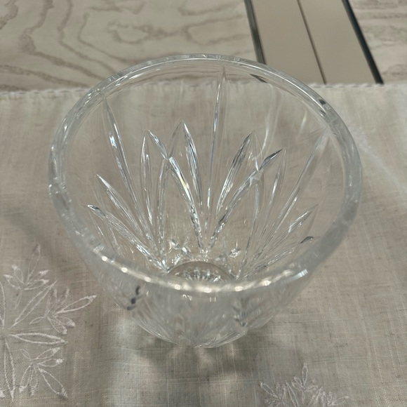 Waterford Marquis Brookside Hurricane Lead Crystal Rose Vase - Picture 2 of 3